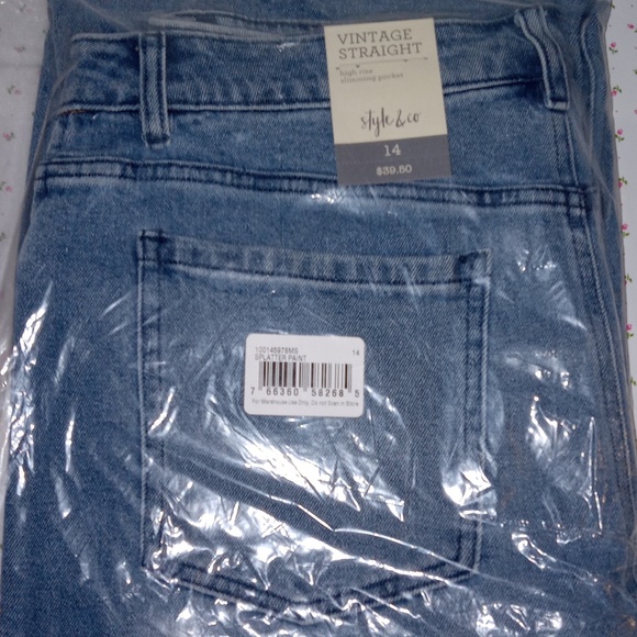 MACY's: Women's Style & Co Curvy-Fit Straight Cropped Mom Jeans - Picture 2 of 4